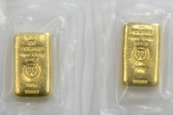 Włamanie warte 300 tysięcy złotych! Policjanci odzyskali złoto i biżuterię, zatrzymali dwóch podejrzanych