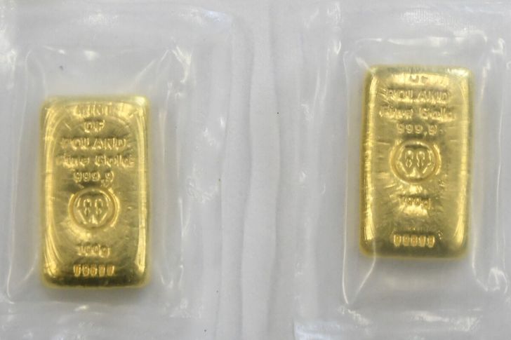 Włamanie warte 300 tysięcy złotych! Policjanci odzyskali złoto i biżuterię, zatrzymali dwóch podejrzanych
