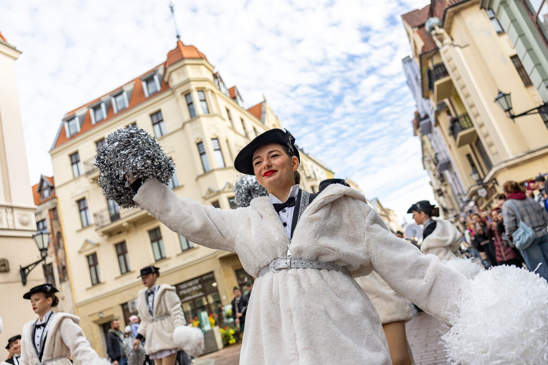 Parada przed festiwalem Spotkania 