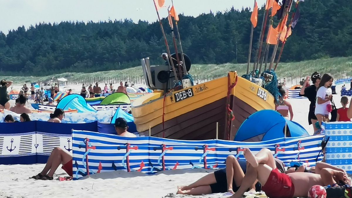 Wakacje 2021Fot. Andrzej Zbraniecki / East News , Debki (woj.pomorskie) 16.08.2021    N/z: Plaza  w DebkachAndrzej Zbraniecki