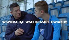 Robert Lewandowski trenuje piłkarza i piłkarkę w spocie head&amp;shoulders (wideo)