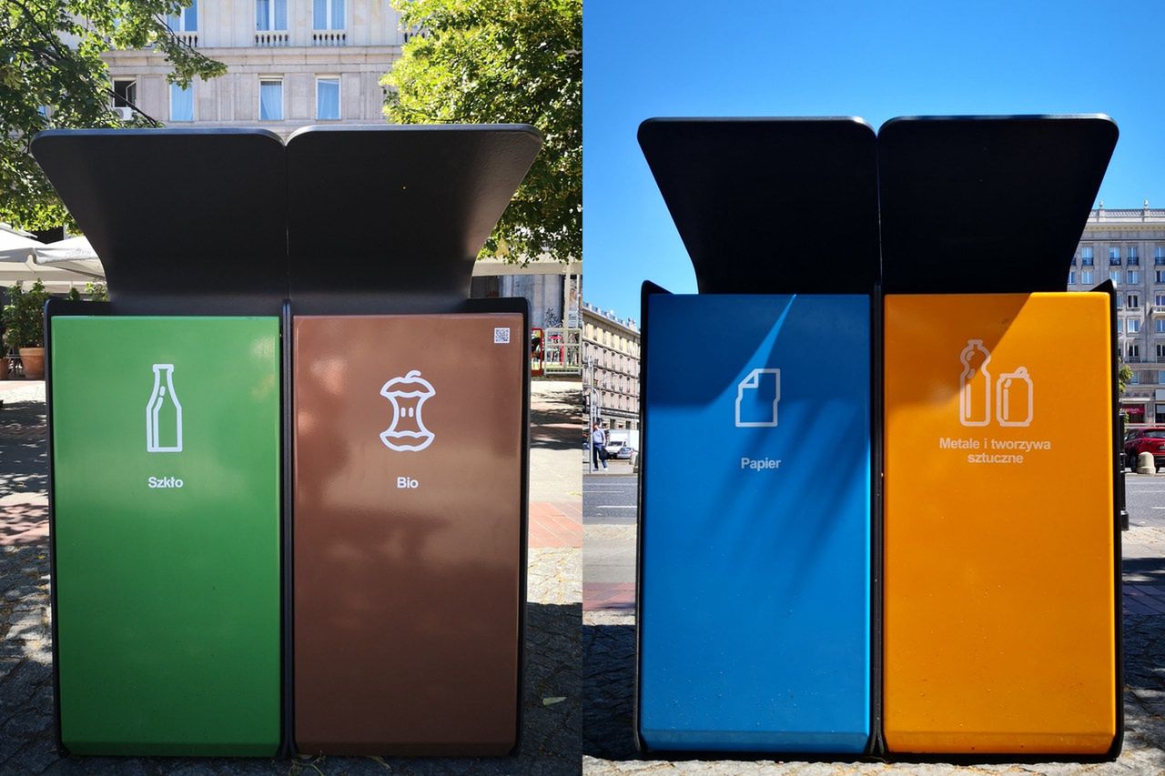 Warszawa. Kosze uliczne do selektywnej zbiórki odpadów