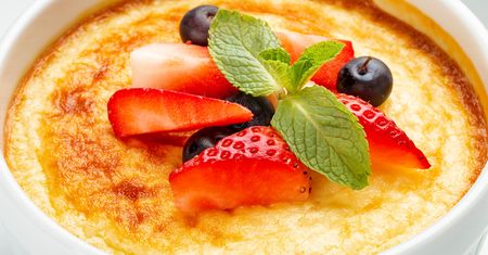 Wysokobiałkowe śniadanie na słodko. Smakuje jak mały deserek