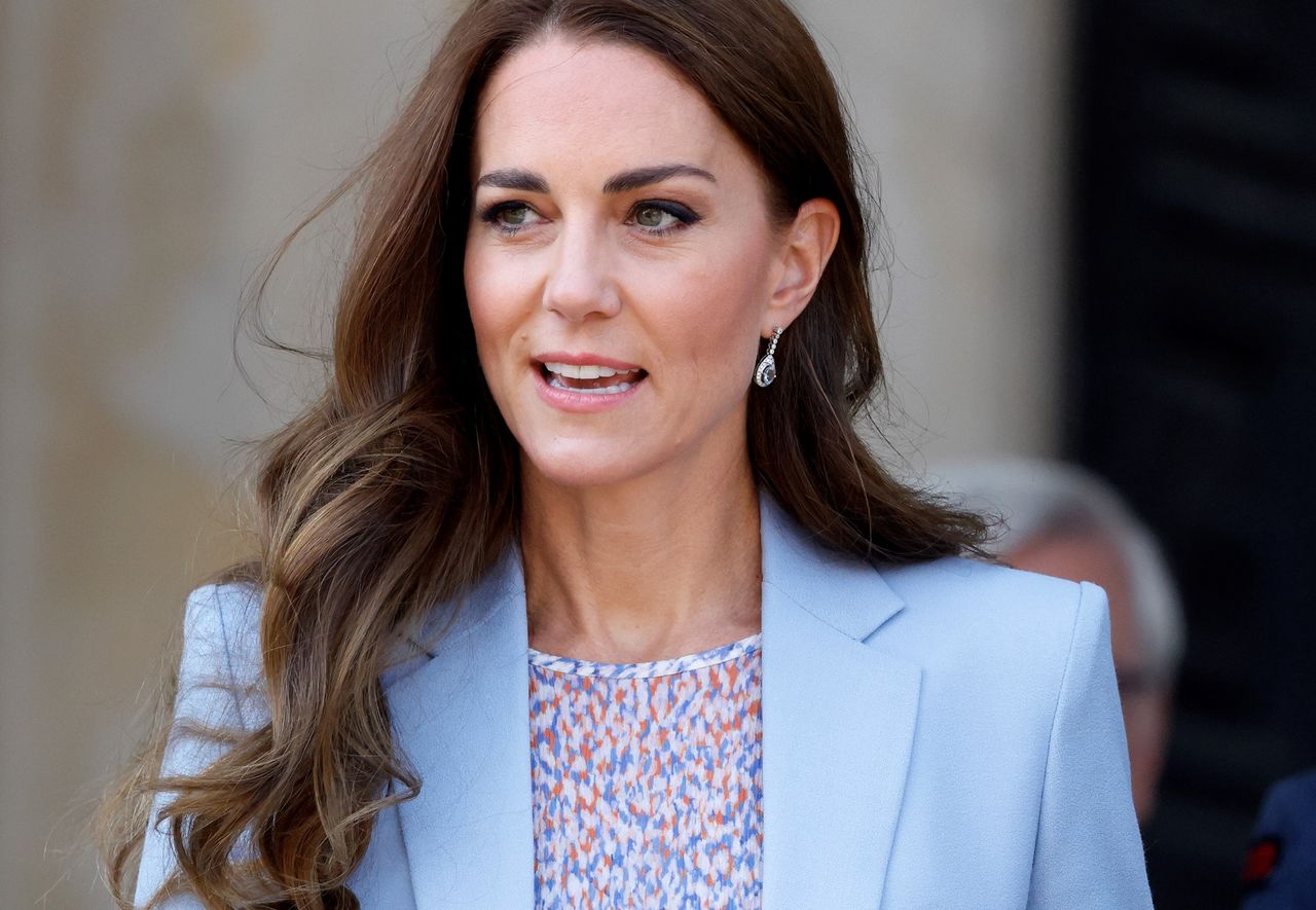 Księżna Kate zaskoczyła jak nigdy wcześniej. Założyła mundur i stanęła z żołnierzami ramię w ramię