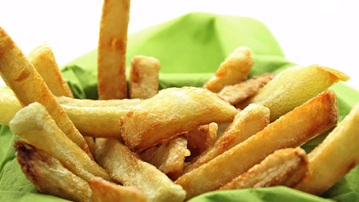 Frytki po belgijsku to świetny pomysł na słoną przekąskę. 