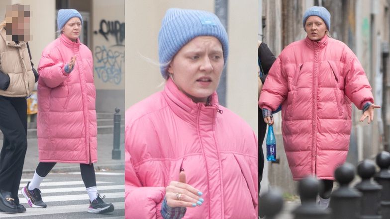 NATURALNA Iga Krefft w różowej kurtce-kołdrze spaceruje po ulicach Warszawy (ZDJĘCIA)