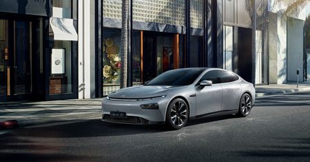 Xpeng P7 to chińska alternatywa dla Tesli Model S. Imponuje zasięgiem i wyposażeniem