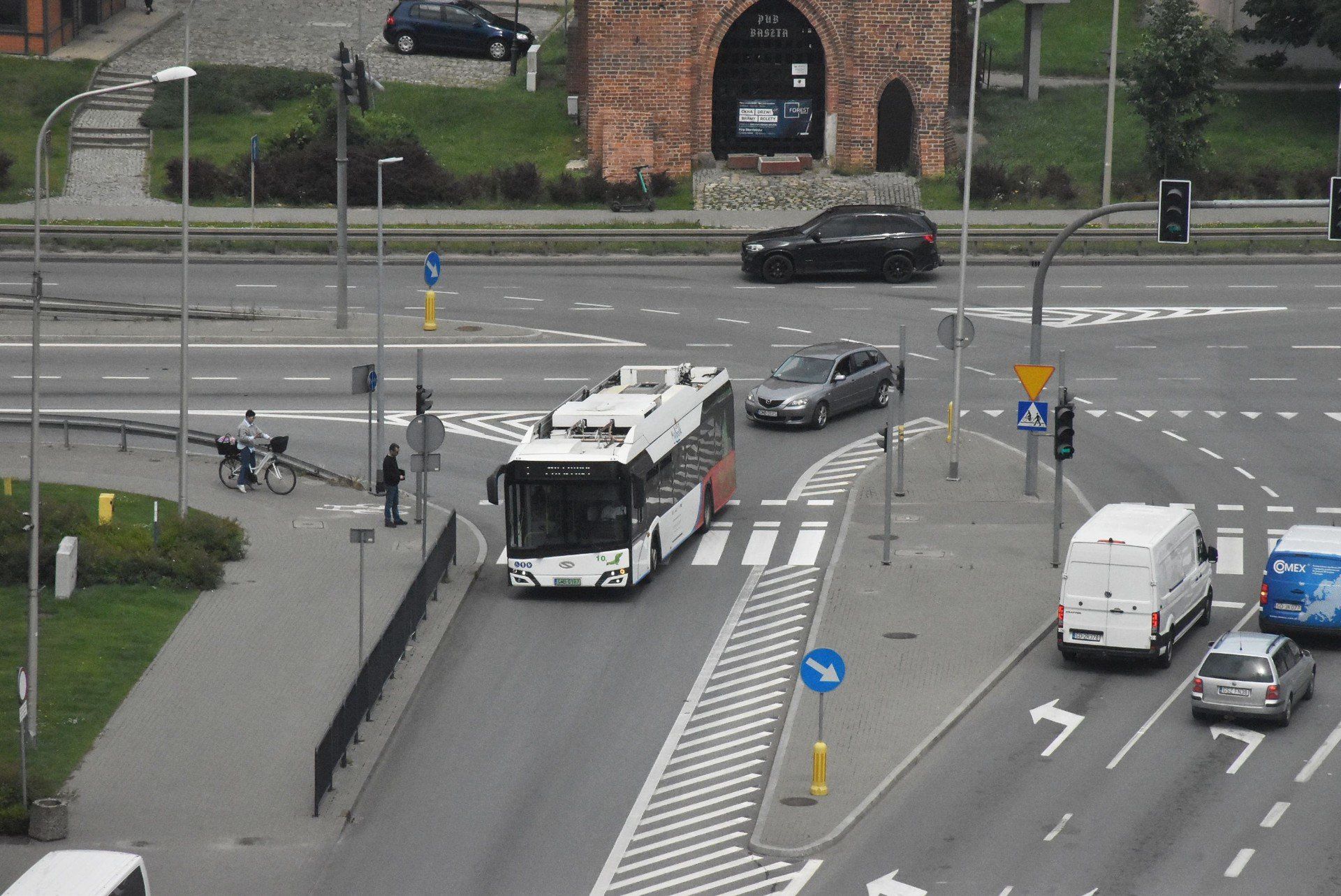 Komunikacja miejska powinna być bezpłatna tylko dla mieszkańców?