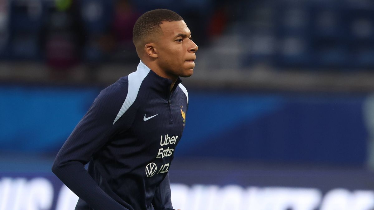 UEFA Nations League - France vs Italy
epa11590095 Kylian Mbappe of France warms up ahead of the UEFA Nations League group B soccer match between France and Italy in Paris, France, 06 September 2024.  EPA/MOHAMMED BADRA 
Dostawca: PAP/EPA.
MOHAMMED BADRA