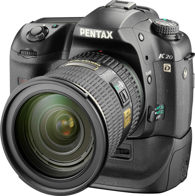 Pentax K20D posiada dedykowany przycisk do włączenia lampy błyskowej