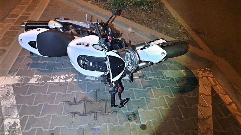 Wrocław. Niszczyli samochody i przewracali motocykle. Wandale w akcji