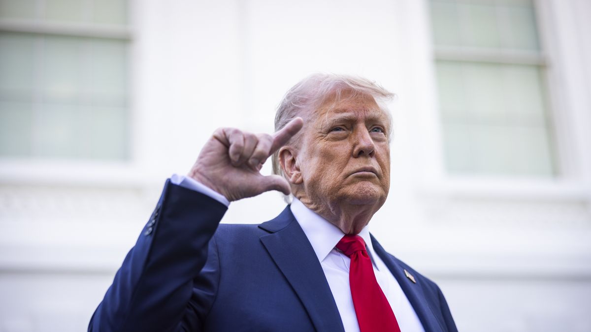 US President Donald Trump makes suprise appearance outside White House
JIM LO SCALZO
house, president, white