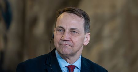 "Ósmy cud świata". Sikorski o potencjalnym aresztowaniu Macierewicza