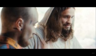 Bober rozmawia z Jezusem. Raper powraca z abstrakcyjnym klipem