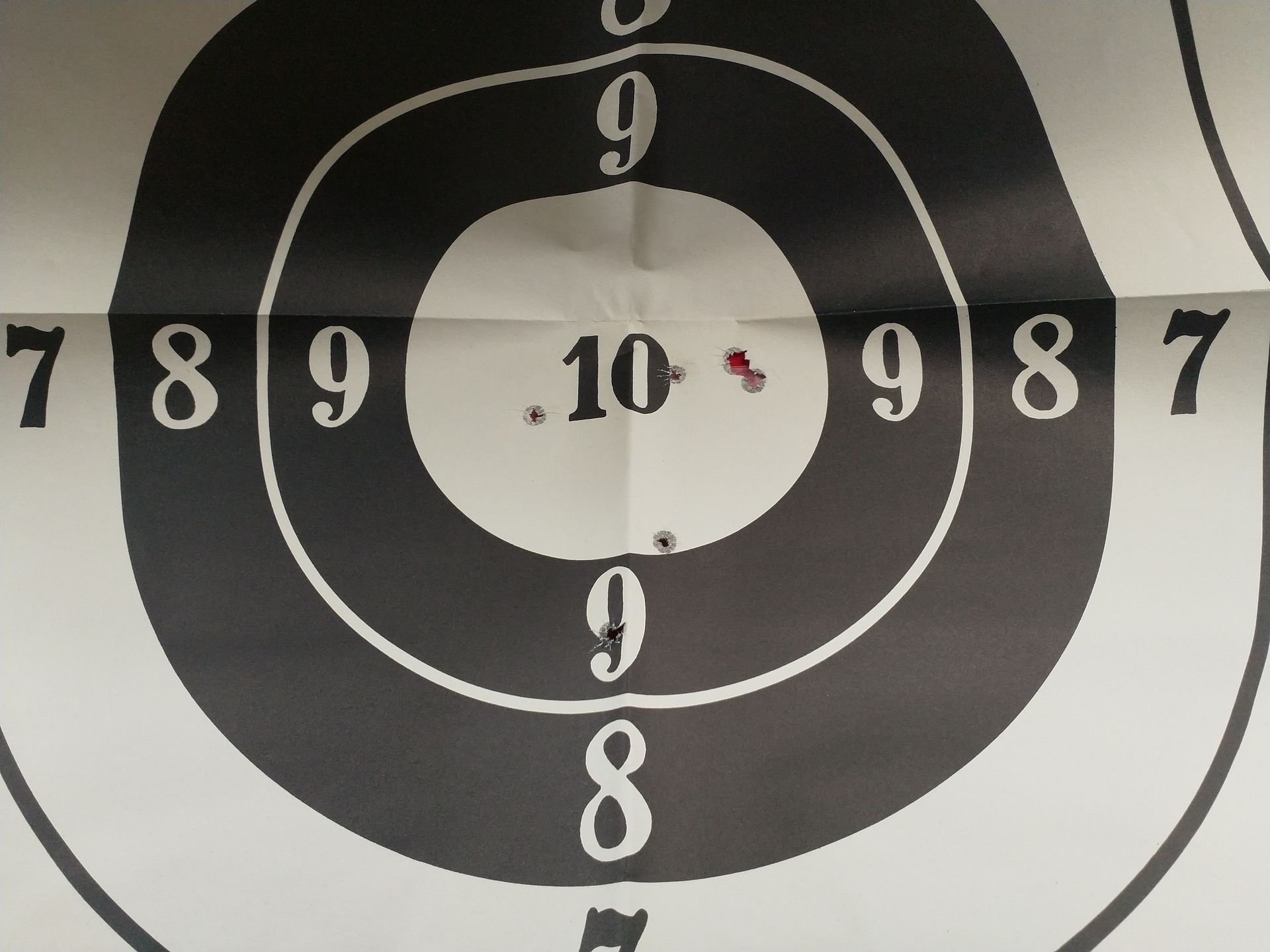 Trafienie z HK PSG1 w cel o średnicy 9 cm na 300 m (1 MOA) to nie problem.