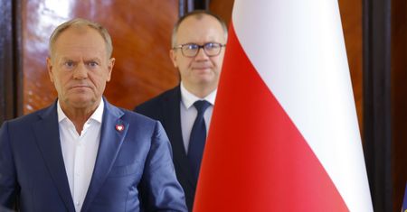 "Wątpliwa prawnie". Koalicjanci podzieleni ws. decyzji Tuska, KO murem za premierem