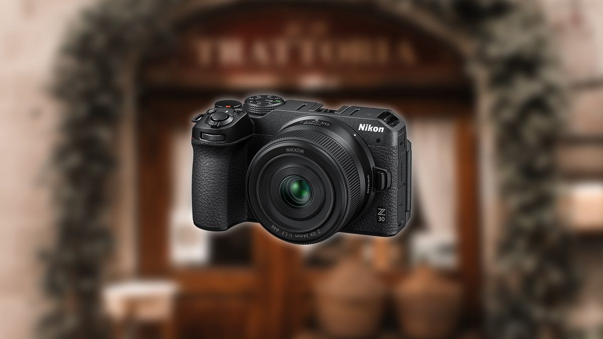 Nikkor Z DX 24 mm f/1.7 jest naprawdę niewielki.