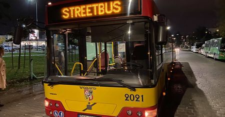 Wrocław. Autobus dla potrzebujących znów jeździ. Można się ogrzać i zjeść