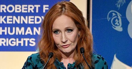 J.K. Rowling w ogniu krytyki za TRANSFOBICZNE wpisy! Pisarka odpiera zarzuty: "Mówienie prawdy nie jest NIENAWIŚCIĄ"