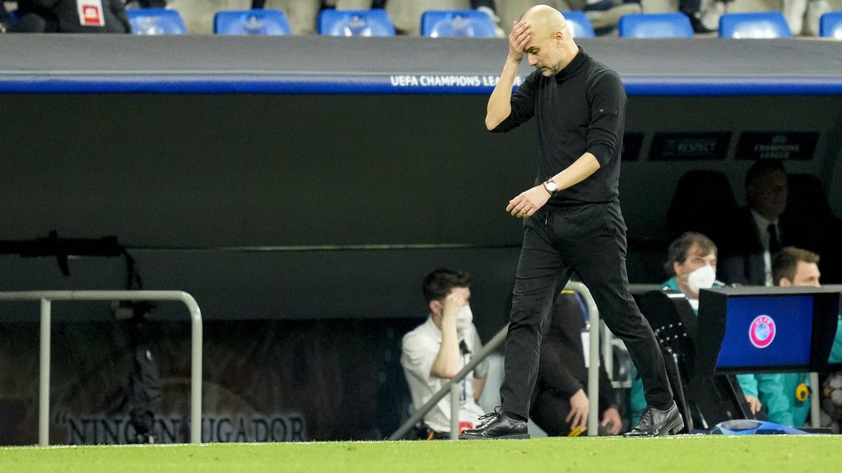 MADRID, SPAIN - MAY 04: head coach Pep Guardiola of Manchester City looks dejected during the UEFA Champions League Semi Final Leg Two match between Real Madrid and Manchester City at Estadio Santiago Bernabeu on May 4, 2022 in Madrid, Spain. (Photo by Alex Gottschalk/vi/DeFodi Images via Getty Images)
