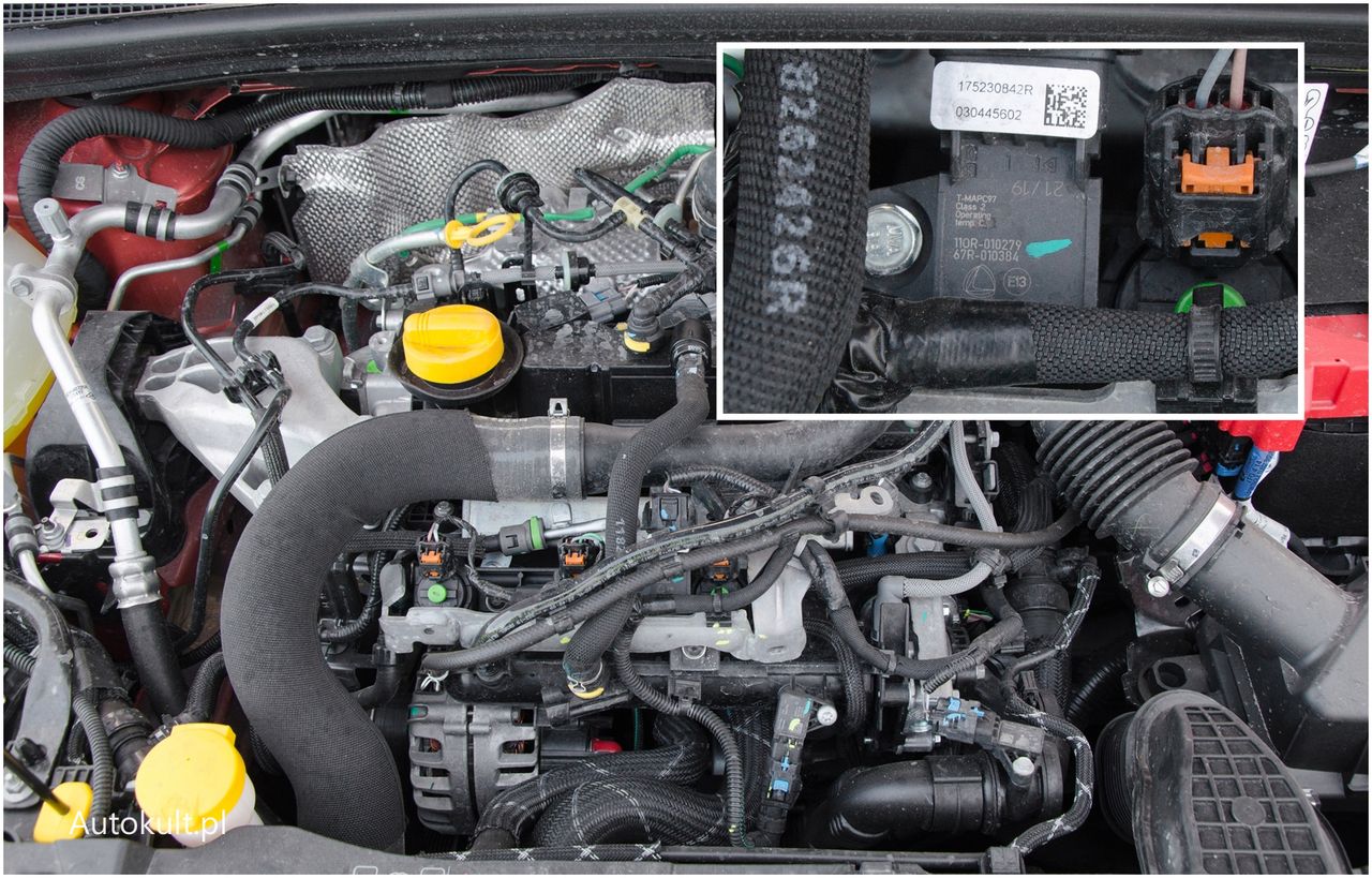 Pod maską tradycyjny dla Renault bałagan i ledwie widoczne elementy instalacji LPG