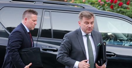 "Wielkie przesuwanie" w ABW. Ale szef nie składa broni. Jasna deklaracja