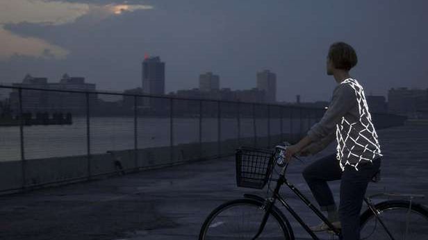 Bądź widoczny na drodze! Stylowy gadżet dla amatorów kolarstwa 1