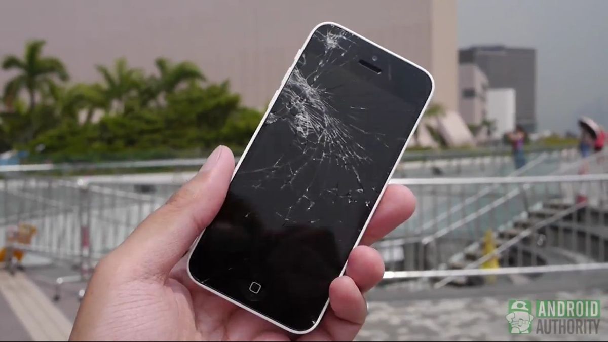 W skrócie: drop test nowych iPhone'ów, Lumia 1520 ponownie wycieka i luka bezpieczeństwa w iOS 7 1