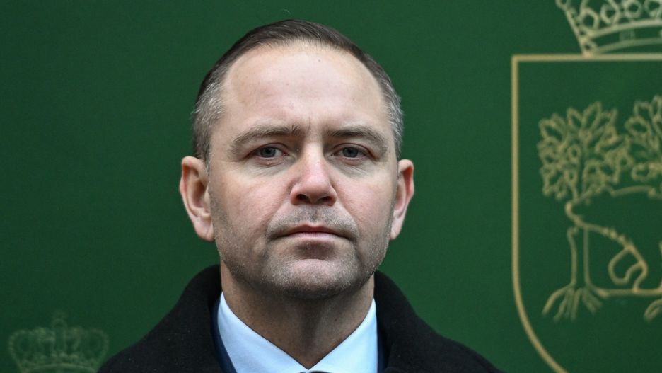Chełm, 02.12.2024. Kandydat Komitetu Obywatelskiego w przyszłorocznych wyborach na prezydenta RP, popierany przez Prawo i Sprawiedliwość, prezes Instytutu Pamięci Narodowej Karol Nawrocki podczas briefingu prasowego na terenie Muzeum Pamięci Ofiar Rzezi Wołyńskiej oraz Centrum Prawdy i Pojednania im Prezydenta Lecha Kaczyńskiego, 2 bm. w Chełmie. (ad) PAP/Wojtek Jargiło