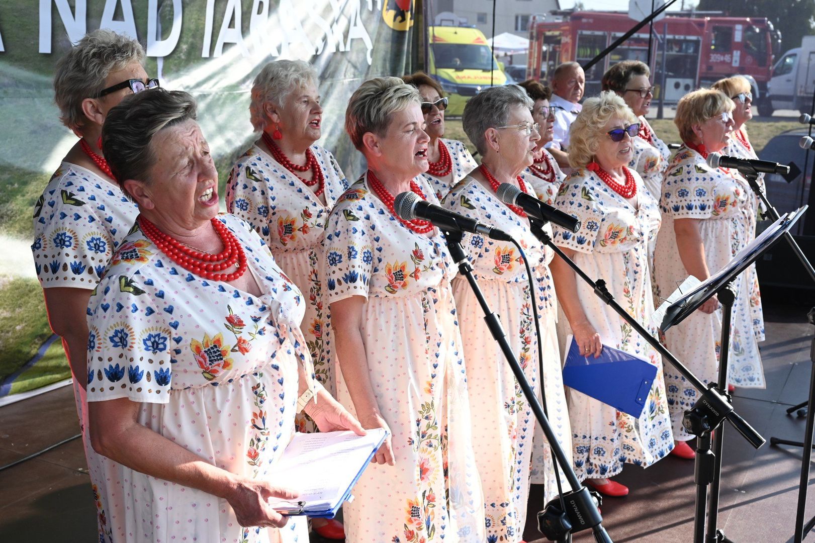 Biesiada nad Taraską w Mniowie. Goście mieli wyjątkową okazje posłuchać ludowej muzyki./
