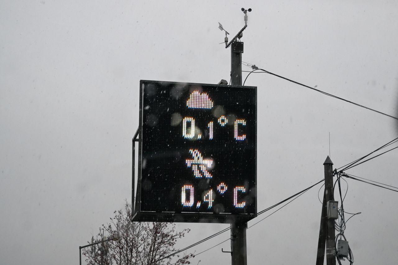 Śnieg na drogach. Policja apeluje o zachowanie ostrożności