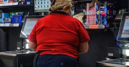 Kasjerki zaciskają zęby. "Ludzie dostają jakiejś gorączki"