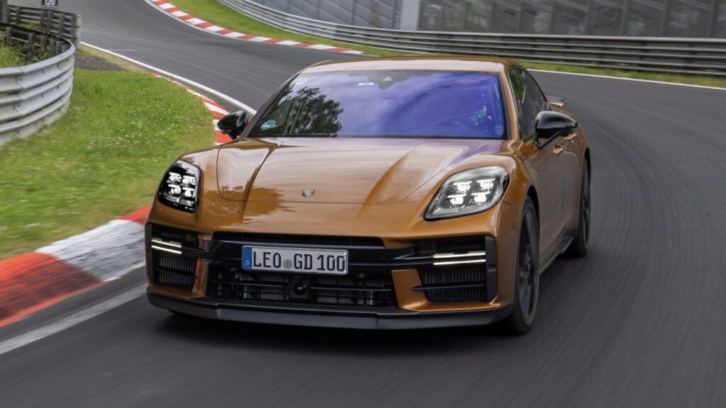 Porsche Panamera na Nürburgringu