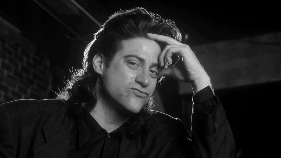 Richard Lewis 11 miesięcy temu ogłosił, że cierpi na Parkinsona i porzuca karierę