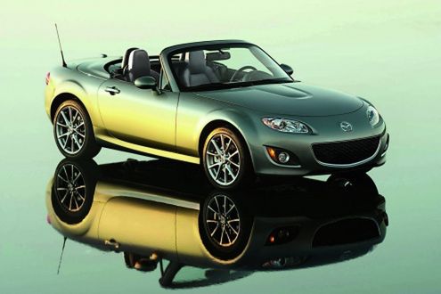 Szara Mazda MX-5 specjalnie dla USA