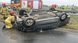 Dachowanie na Trasie Salomea-Wolica. Występują utrudnienia w ruchu