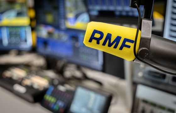 Lato w RMF FM: wakacyjne pasma, podcasty i akcje ze słuchaczami