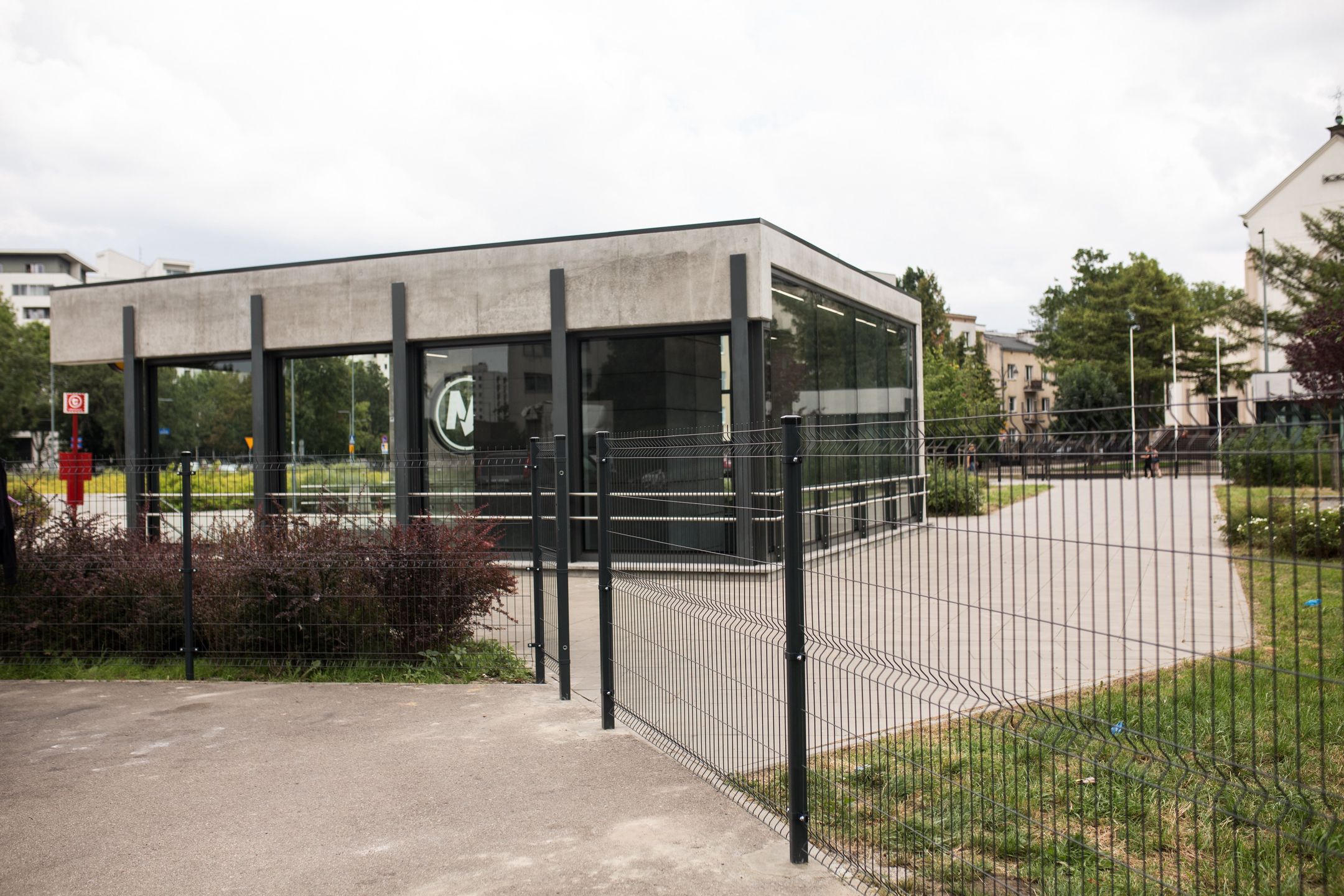 Zagrodzone zejście na stację Targówek Mieszkaniowy