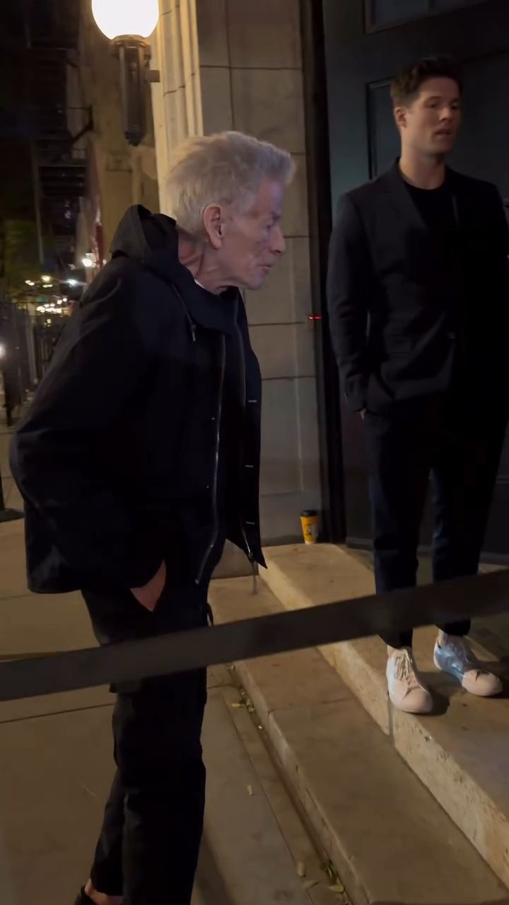 Calvin Klein z chłopakiem w drodze na modowy event