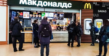 Nowy efekt wojny w Ukrainie. Nadwyżka pracowników w rosyjskiej gastronomii