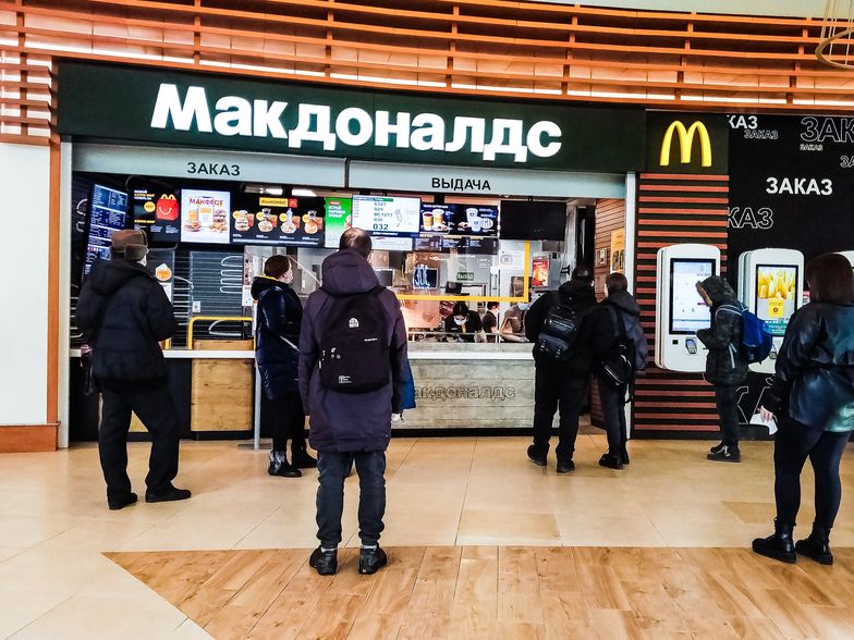 Nowy efekt wojny w Ukrainie. Nadwyżka pracowników w rosyjskiej gastronomii