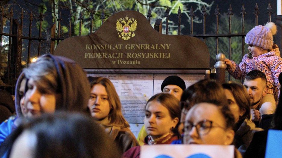 Rosjanie opuszczają Konsulat Generalny w Poznaniu 