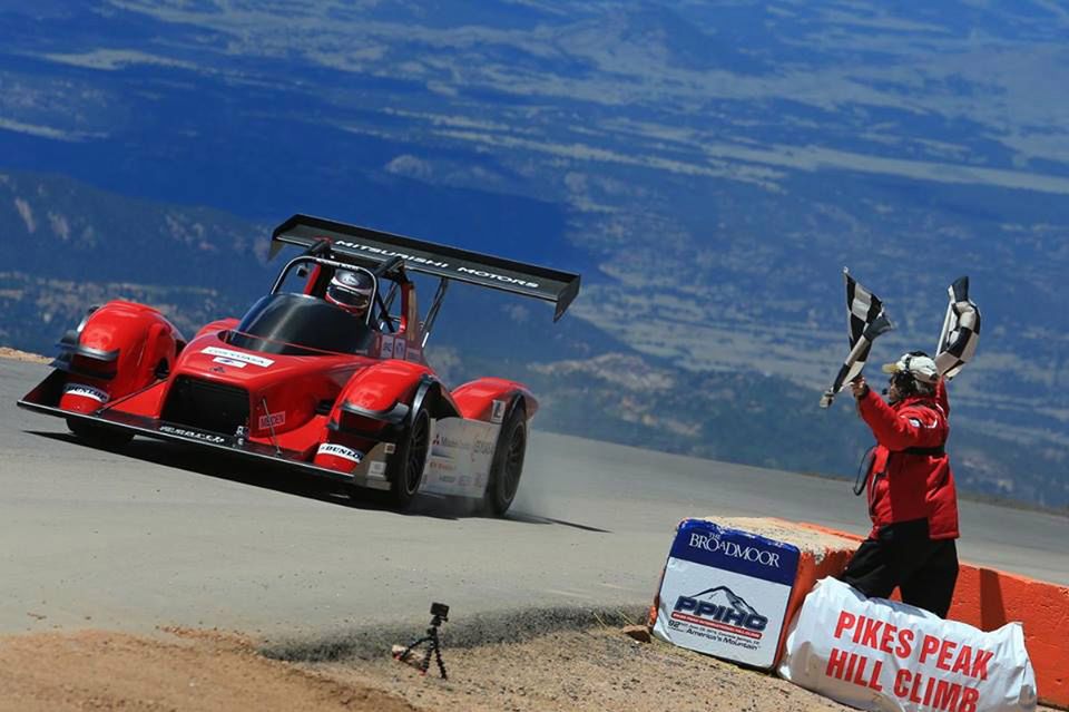 Pikes Peak International Hill Climb - zwycięstwo kolejnego Francuza i śmierć motocyklisty