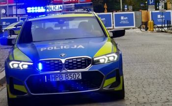 Wjechał koparką pod pociąg i uciekł. Wpadł w zaskakujący sposób