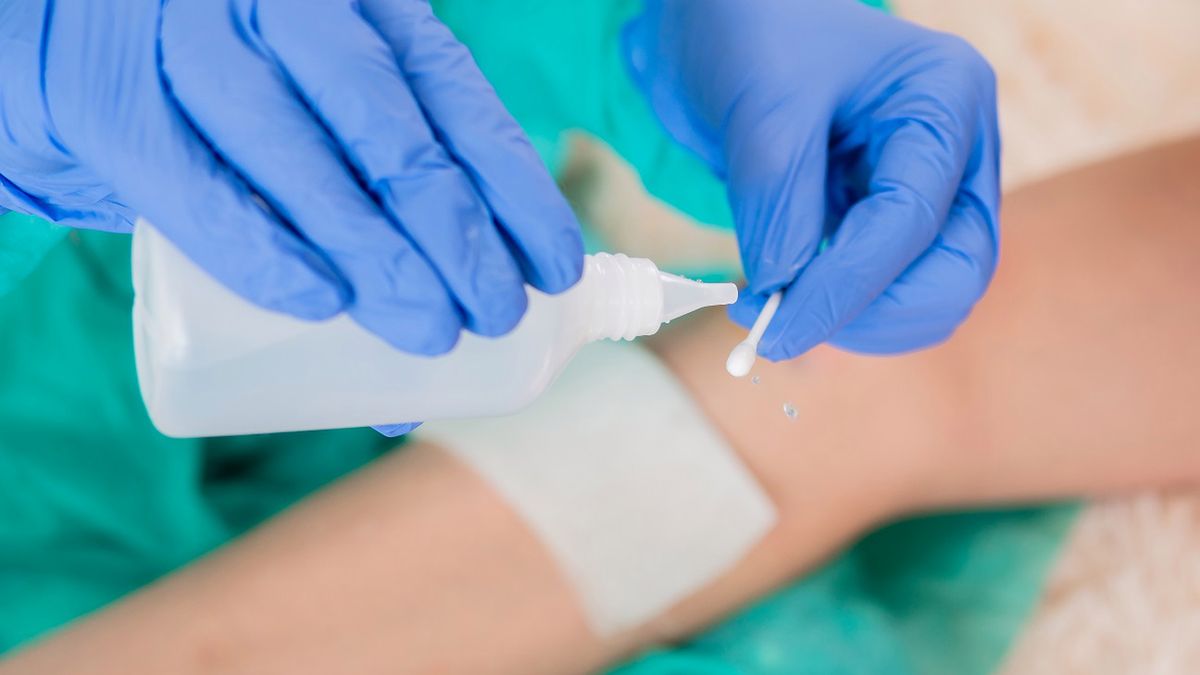 Wodą utlenioną nie należy odkażać ran!