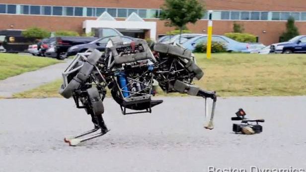 Hałasuje jak kosiarka, galopuje jak koń. Oto WildCat - najszybszy robot świata 1