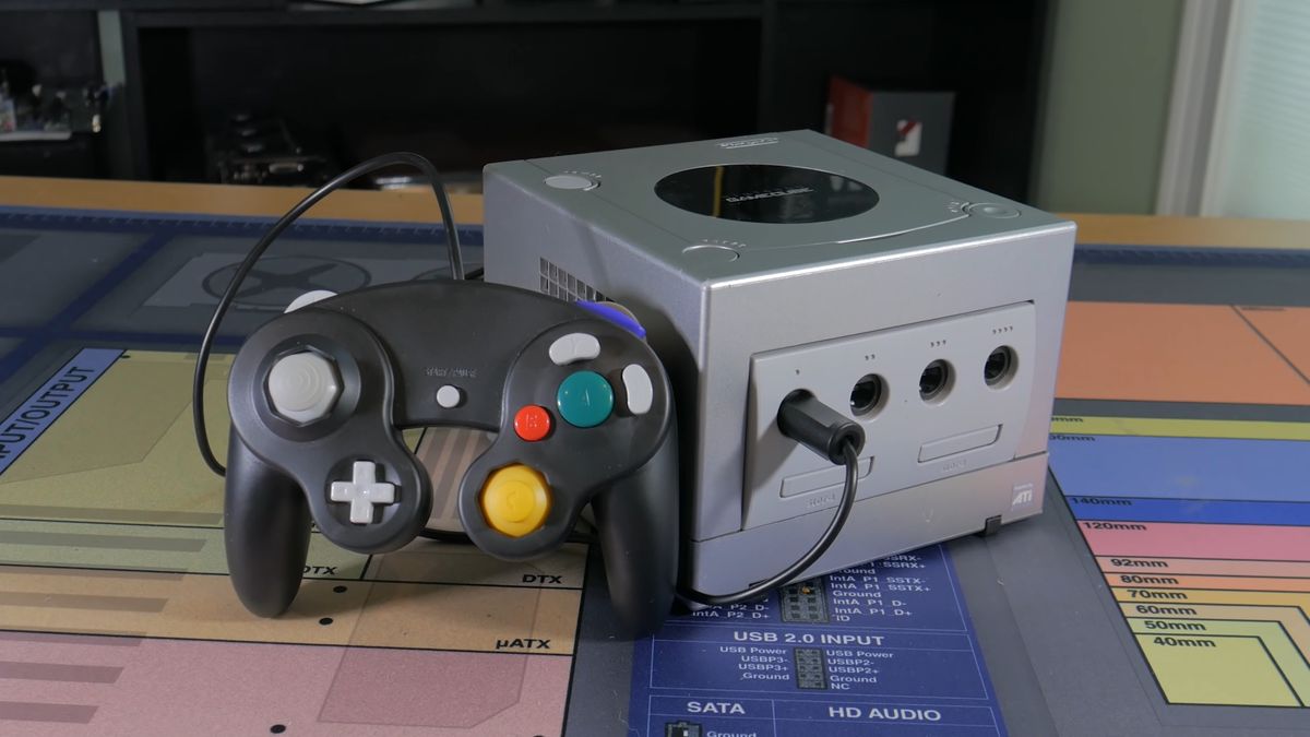 Nintendo GameCube z komputerowymi grami? Nie, to tylko miniPC w obudowie ze starej konsoli 1