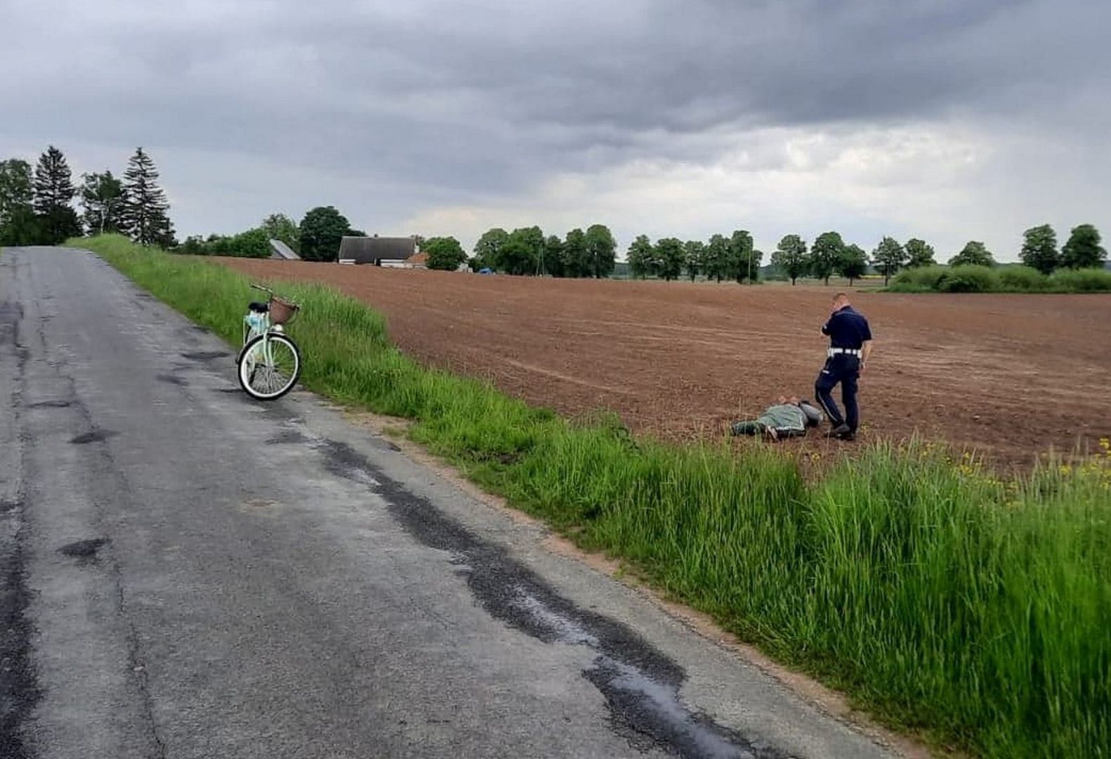 Chełmżyca. Policjant na rowerze dogonił... motocyklistę