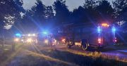 "Auto z włączonymi światłami, obok ciało kobiety". Tragedia na DK 19