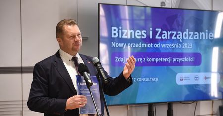 Czarnek znów szaleje i zapowiedział kolejny nowy przedmiot. "To budzi przerażenie"